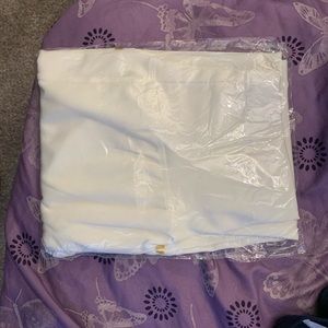 White leggings with gold stripe